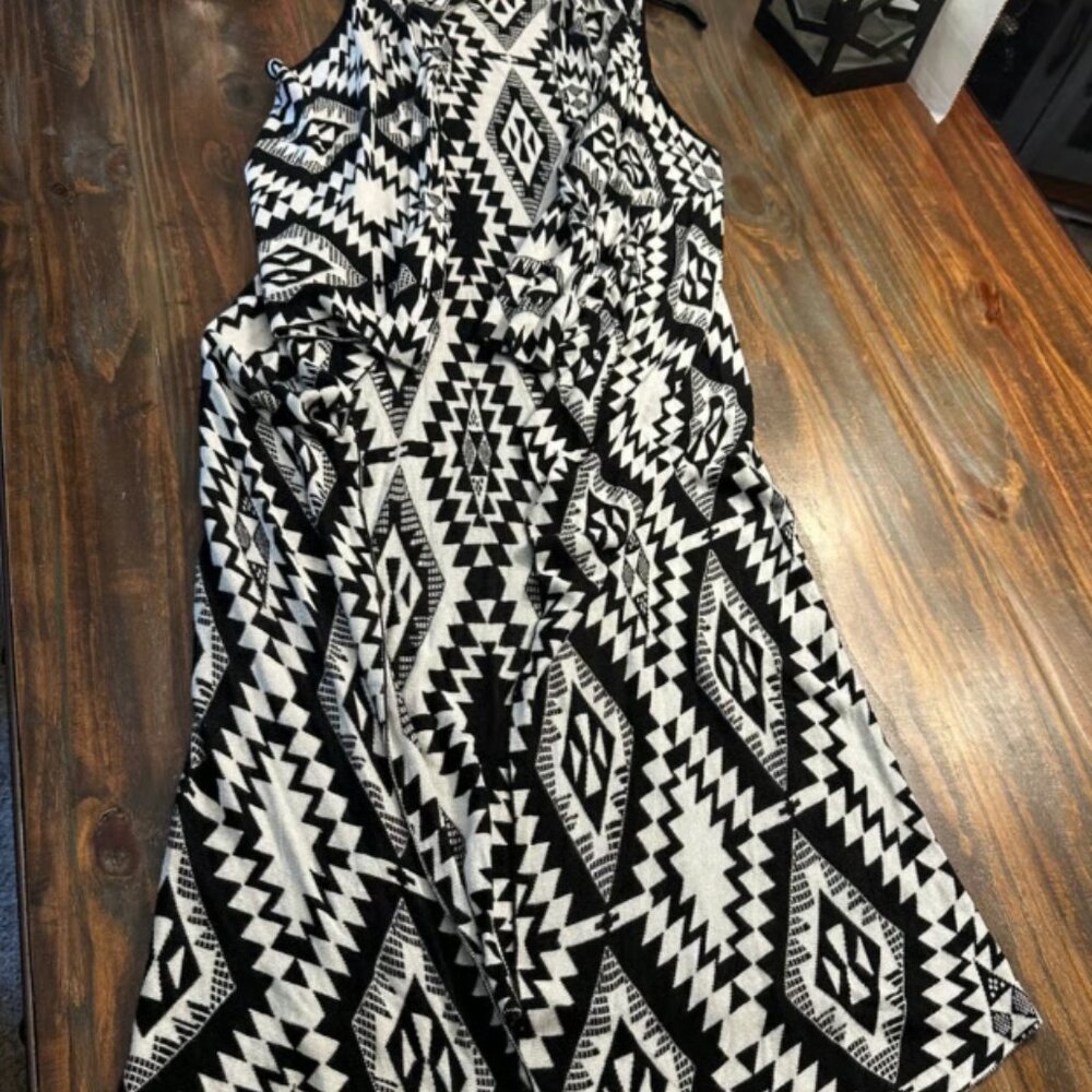 Dolled Up by F.A.N.G. Black White Aztec Sleeveless Duster Vest Medium